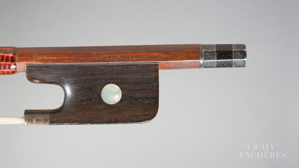 Archet de violoncelle de Jules FÉTIQUE Instrument mis en vente par Vichy Enchères le 5 juin 2025 © C. Darbelet