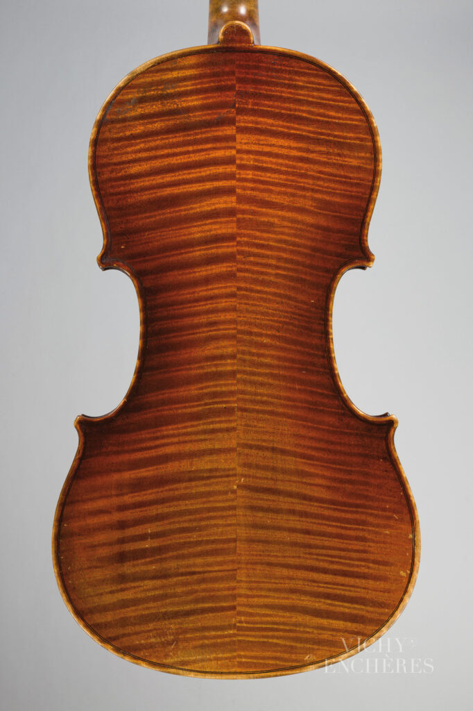Intéressant violon d'Alexandre DELANOY Instrument mis en vente par Vichy Enchères le 5 juin 2025 © C. Darbelet