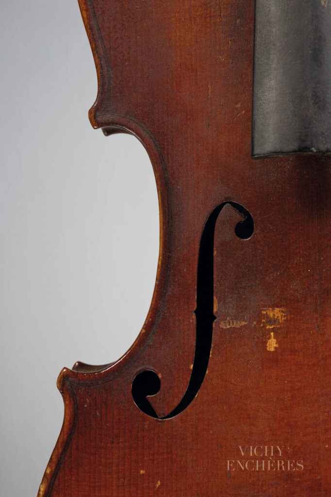 Intéressant violon d'Alexandre DELANOY Instrument mis en vente par Vichy Enchères le 5 juin 2025 © C. Darbelet