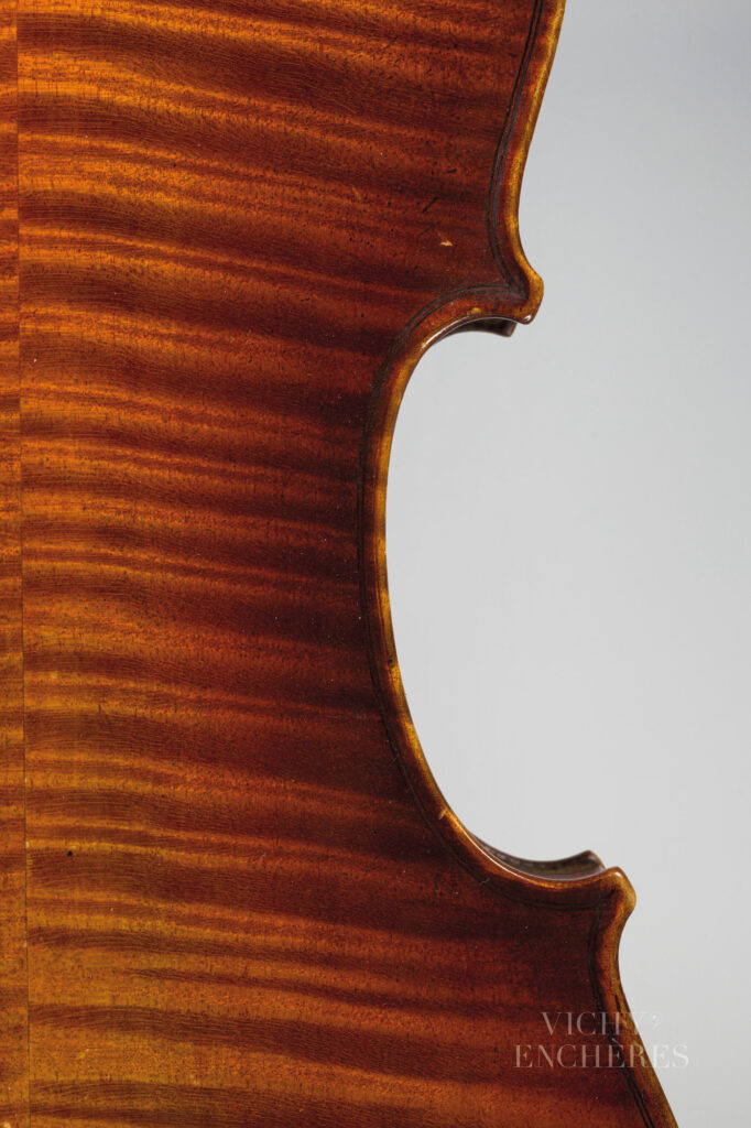 Intéressant violon d'Alexandre DELANOY Instrument mis en vente par Vichy Enchères le 5 juin 2025 © C. Darbelet