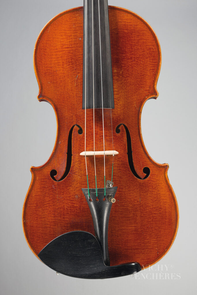 Joli violon de Hippolyte Chrétien SILVESTRE Instrument mis en vente par Vichy Enchères le 5 juin 2025 © C. Darbelet