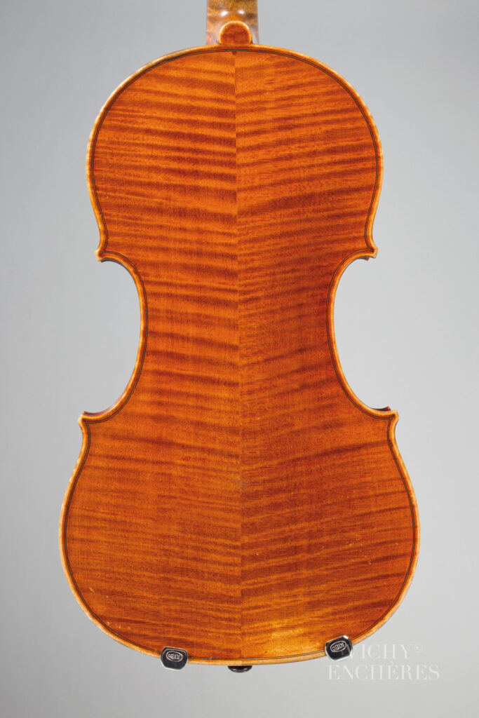 Joli violon de Hippolyte Chrétien SILVESTRE Instrument mis en vente par Vichy Enchères le 5 juin 2025 © C. Darbelet