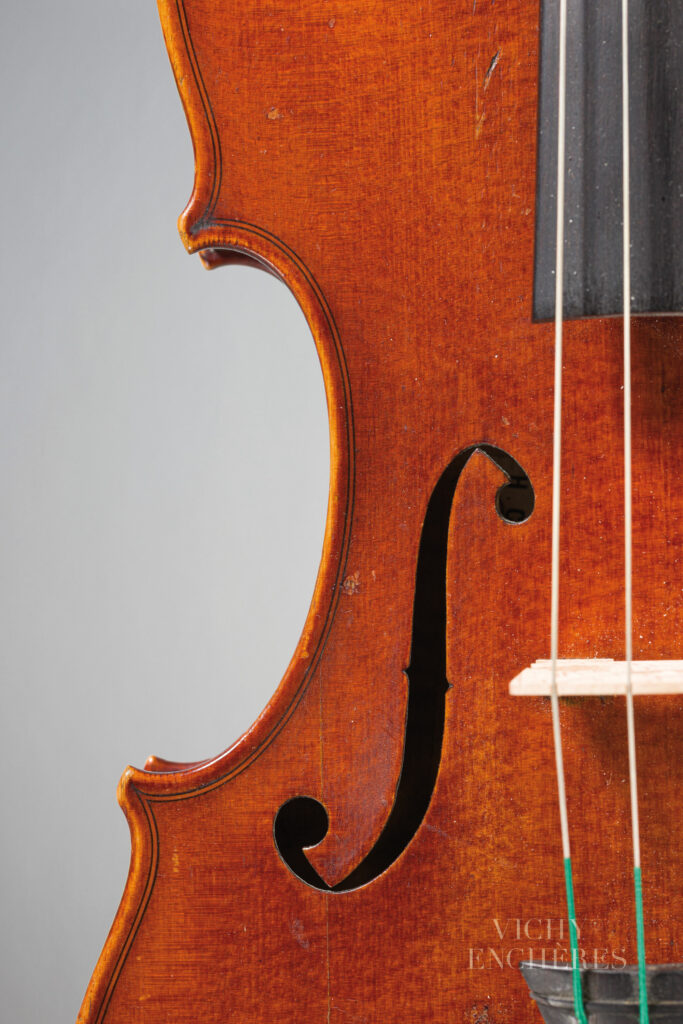 Joli violon de Hippolyte Chrétien SILVESTRE Instrument mis en vente par Vichy Enchères le 5 juin 2025 © C. Darbelet