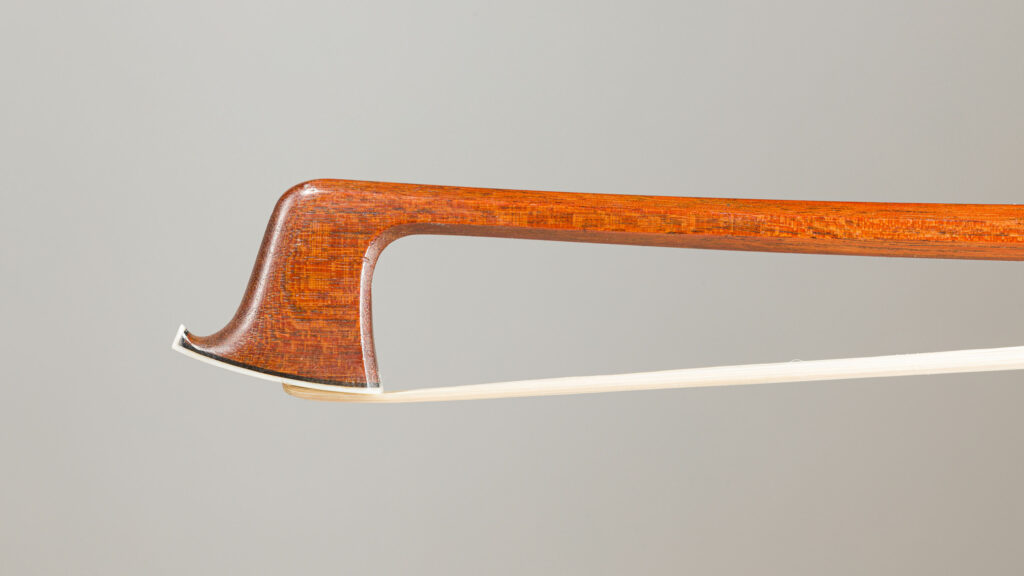 Archet d'alto de Bernard OUCHARD Instrument mis en vente par Vichy Enchères le 5 juin 2025 © C. Darbelet
