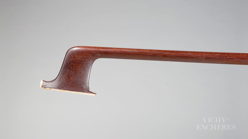 Archet de violon de Jacques TAINTURIE Instrument mis en vente par Vichy Enchères le 5 juin 2025 © C. Darbelet