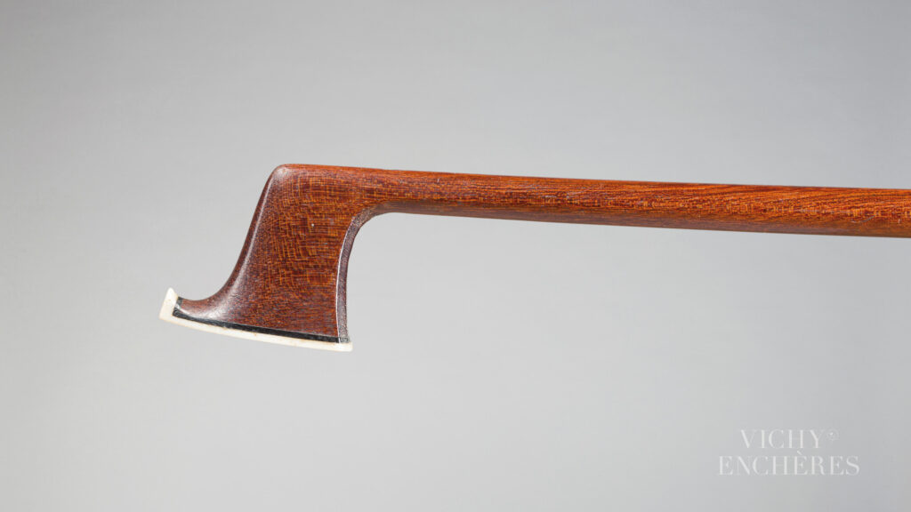 Archet de violon de Nicolas Rémy MAIRE Instrument mis en vente par Vichy Enchères le 5 juin 2025 © C. Darbelet