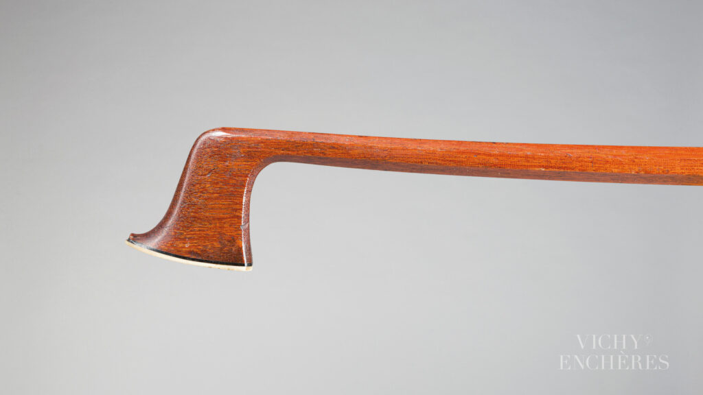 Archet de violon de Eugène Nicolas SARTORY Instrument mis en vente par Vichy Enchères le 5 juin 2025 © C. Darbelet
