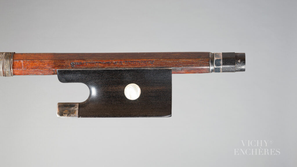 Archet de violon de Eugène Nicolas SARTORY Instrument mis en vente par Vichy Enchères le 5 juin 2025 © C. Darbelet