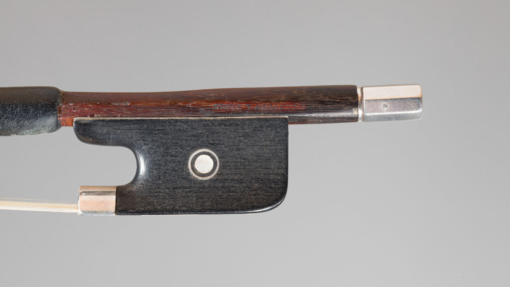 Archet d'alto de Eugène Nicolas SARTORY Instrument mis en vente par Vichy Enchères le 5 juin 2025 © C. Darbelet