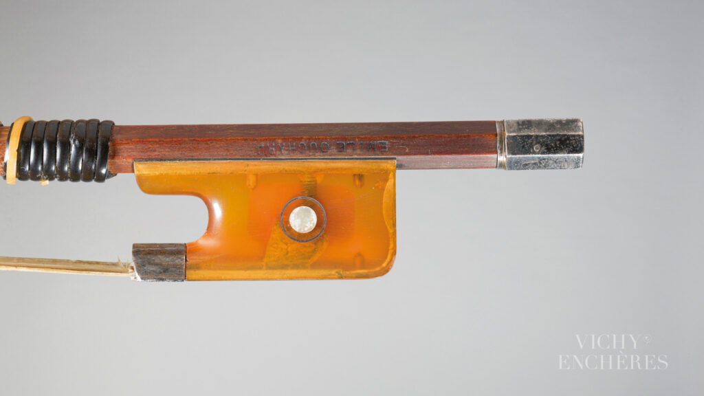 Archet de violon d'Emile Auguste OUCHARD (Fils) Instrument mis en vente par Vichy Enchères le 5 juin 2025 © C. Darbelet