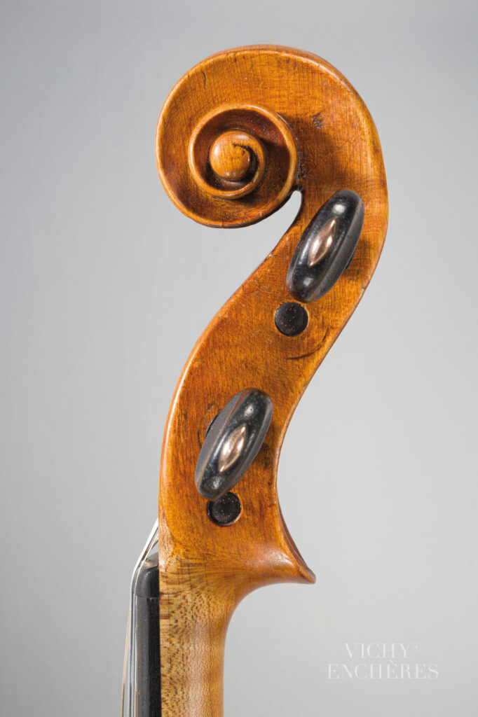 Joli violon de Giovanni Battista GABBRIELLI Instrument mis en vente par Vichy Enchères le 5 juin 2025 © C. Darbelet