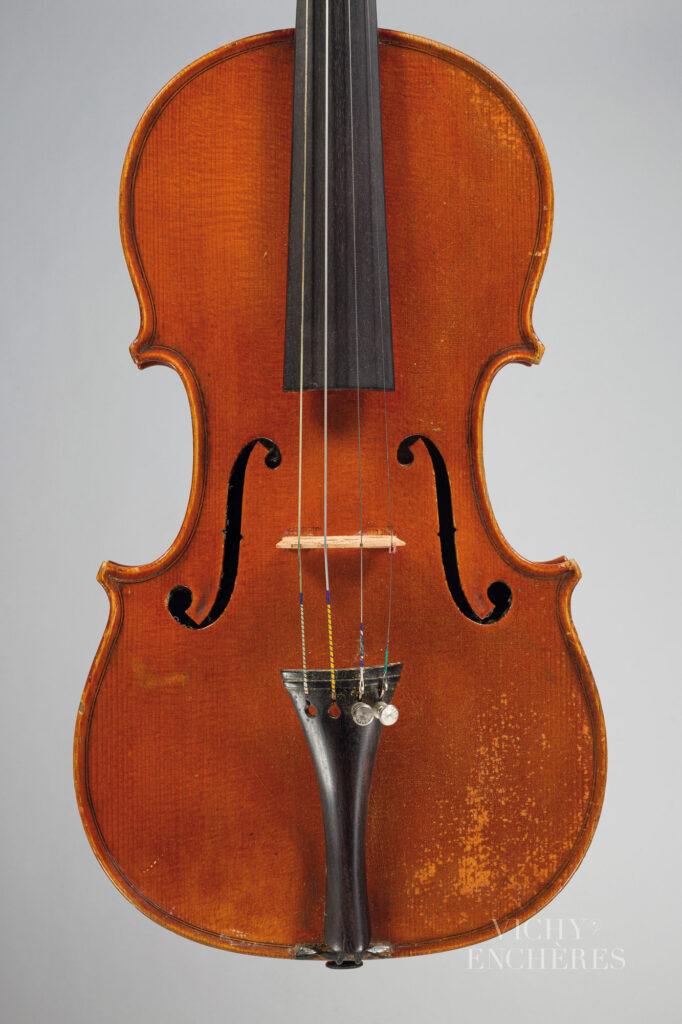 Intéressant violon d’Annibale FAGNOLA Instrument mis en vente par Vichy Enchères le 5 juin 2025 © C. Darbelet