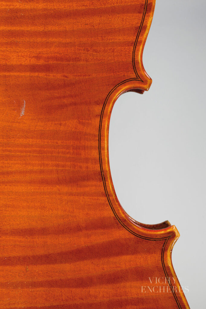 Intéressant violon d’Annibale FAGNOLA Instrument mis en vente par Vichy Enchères le 5 juin 2025 © C. Darbelet
