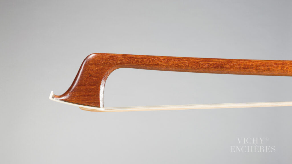 Archet de violon de Nicolas MALINE Instrument mis en vente par Vichy Enchères le 5 juin 2025 © C. Darbelet