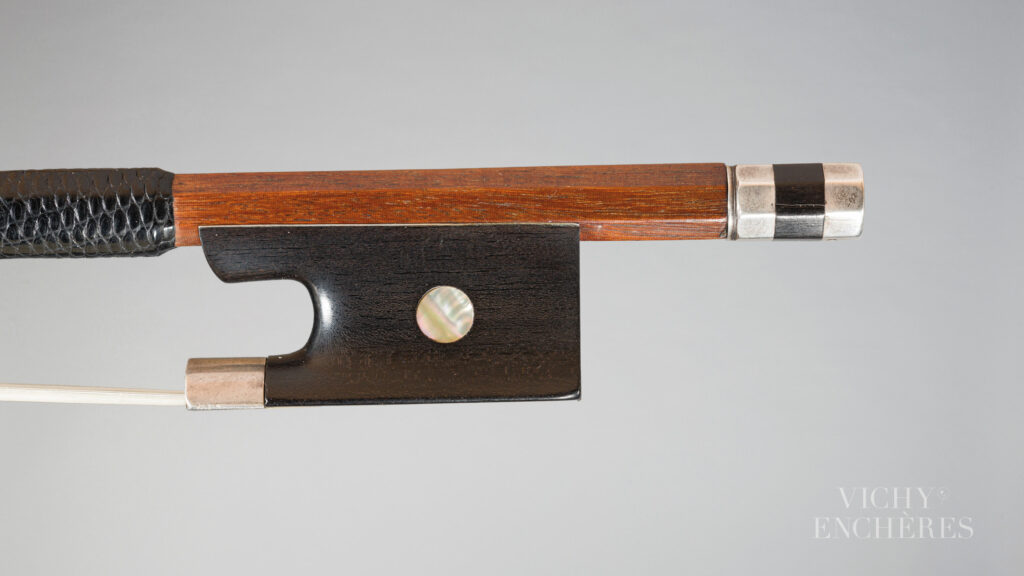 Archet de violon de Nicolas MALINE Instrument mis en vente par Vichy Enchères le 5 juin 2025 © C. Darbelet