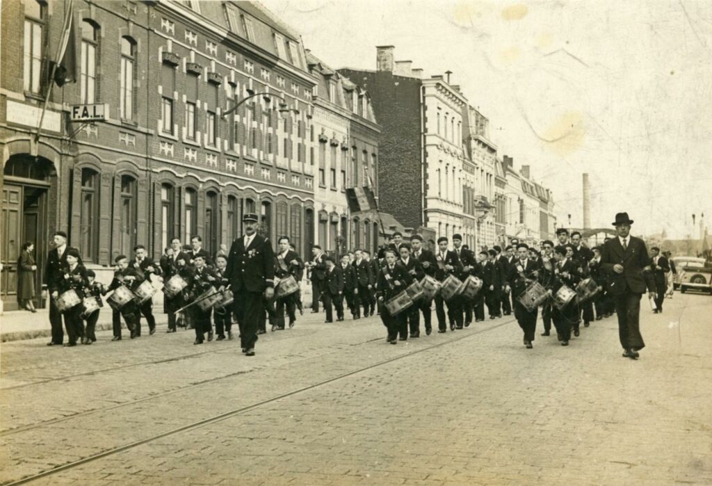 Fanfare de jeunes garçons à Roubaix en 1930.