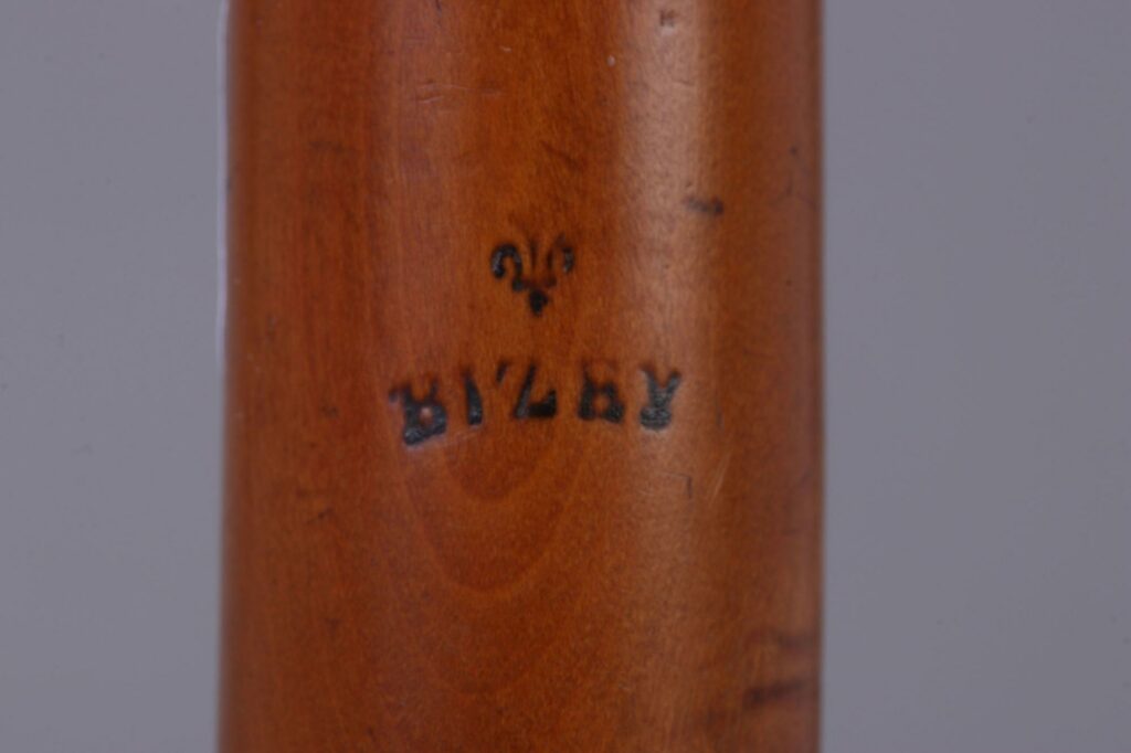 Hautbois de Charles Bizey - marque. Instrument mis en vente par Vichy Enchères le 7 mai 2022. © Vichy Enchères/C. Darbelet