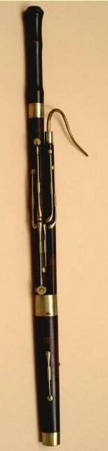 Basson à dix clés de Savary Jeune. Instrument mis en vente par Vichy Enchères le 14 décembre 2002. © Vichy Enchères/C. Darbelet