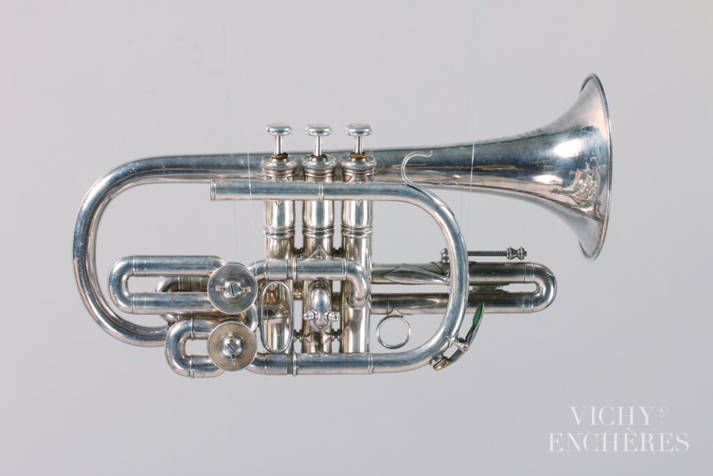 Cornet à trois pistons estampillé BESSON.