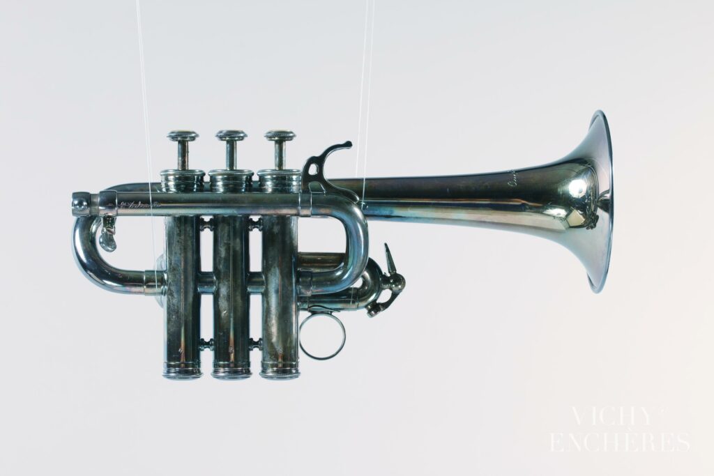 Trompette piccolo SiB à trois pistons estampillée Antoine COURTOIS.