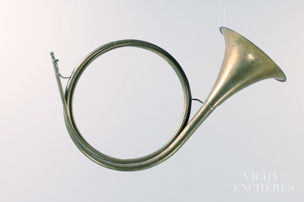 Cor de fanfare en MiB en laiton fabrication moderne.