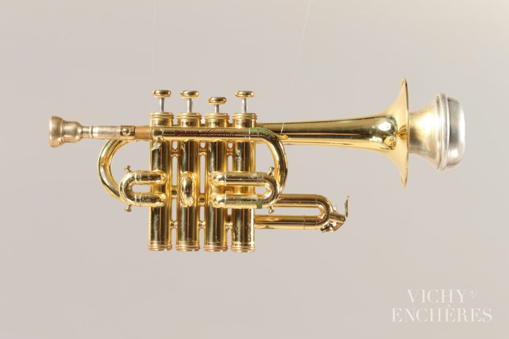 Trompette piccolo à quatre pistons estampillée YAMAHA.