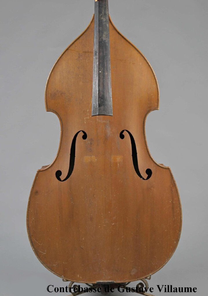 Gustave Villaume, contrebasse faite en 1947. Instrument mis en vente par Vichy Enchères le 5 décembre 2013. © Vichy Enchères/C. Darbelet