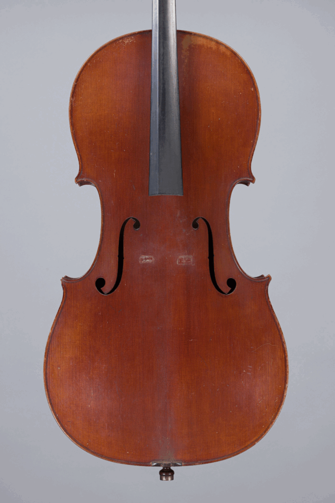 Gustave Villaume, violoncelle fait en 1935 . Instrument mis en vente par Vichy Enchères le 2 juin 2022 - record mondial. © Vichy Enchères/C. Darbelet