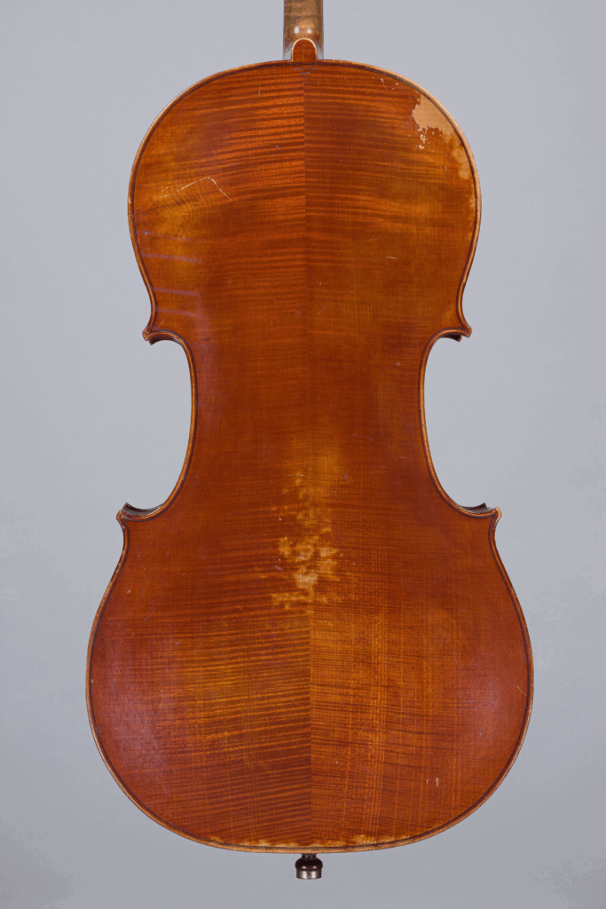 Gustave Villaume, violoncelle fait en 1935 . Instrument mis en vente par Vichy Enchères le 2 juin 2022 - record mondial. © Vichy Enchères/C. Darbelet