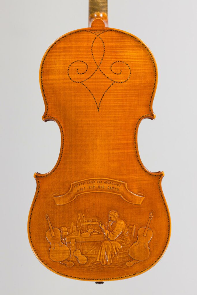 Violon de Gustave VUILLAUME, fait à Nancy en 1925, numéroté 18 avec tête sculptée de sa femme Berthe Mallagnacq.
Fonds d'atelier Gustave VILLAUME.
Instrument mis en vente par Vichy Enchères le 3 décembre 2025.
© Vichy Enchères/C. Darbelet