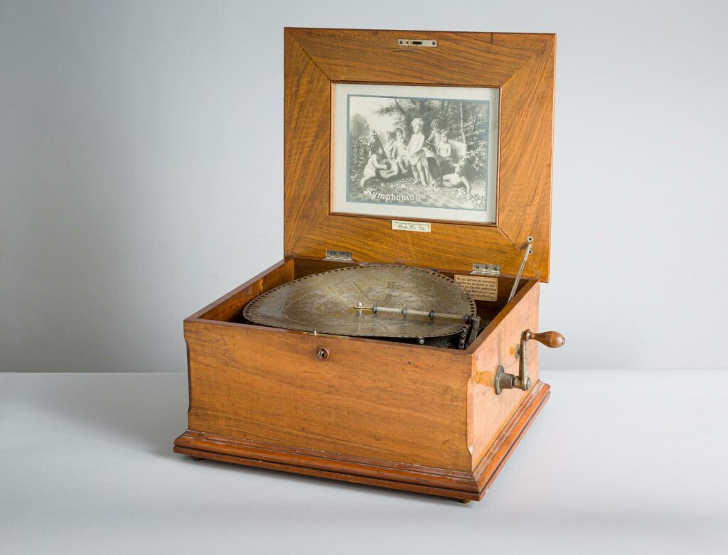 Symphonion à disque perforé.