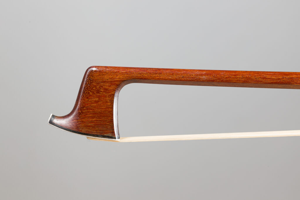 Archet de violoncelle de François-Xavier TOURTE, ayant appartenu à Alexandre Uber - mis en vente par Vichy Enchères le 5 décembre 2025.
