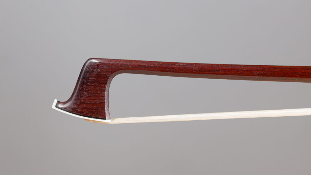 Baguette d'archet de violon de l'école VOIRIN. Instrument mis en vente par Vichy Enchères le 4 décembre 2025. © Vichy Enchères/C. Darbelet