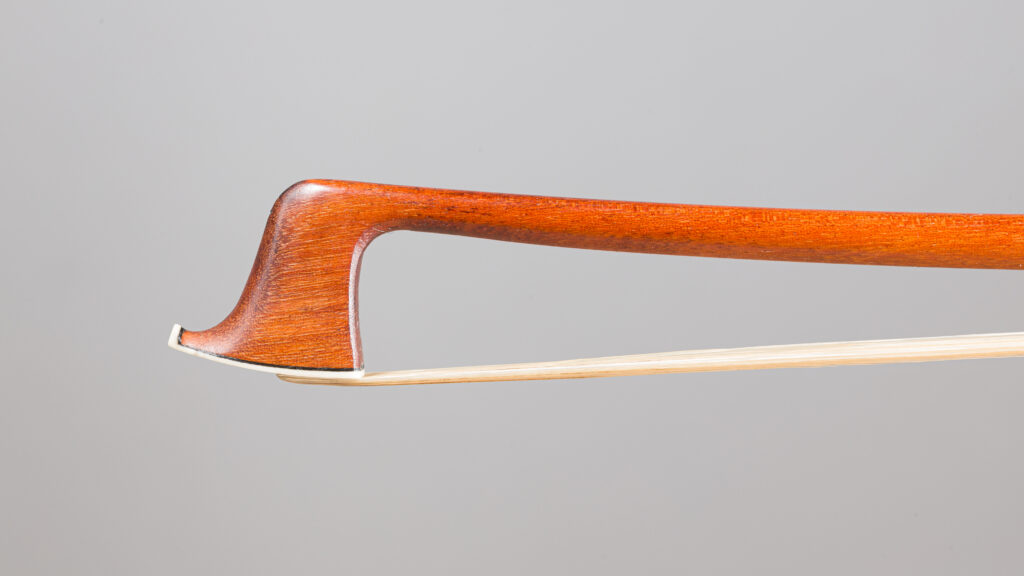 Archet de violon de CUNIOT-HURY, fait vers 1900. Instrument mis en vente par Vichy Enchères le 3 décembre 2025. © Vichy Enchères/C. Darbelet