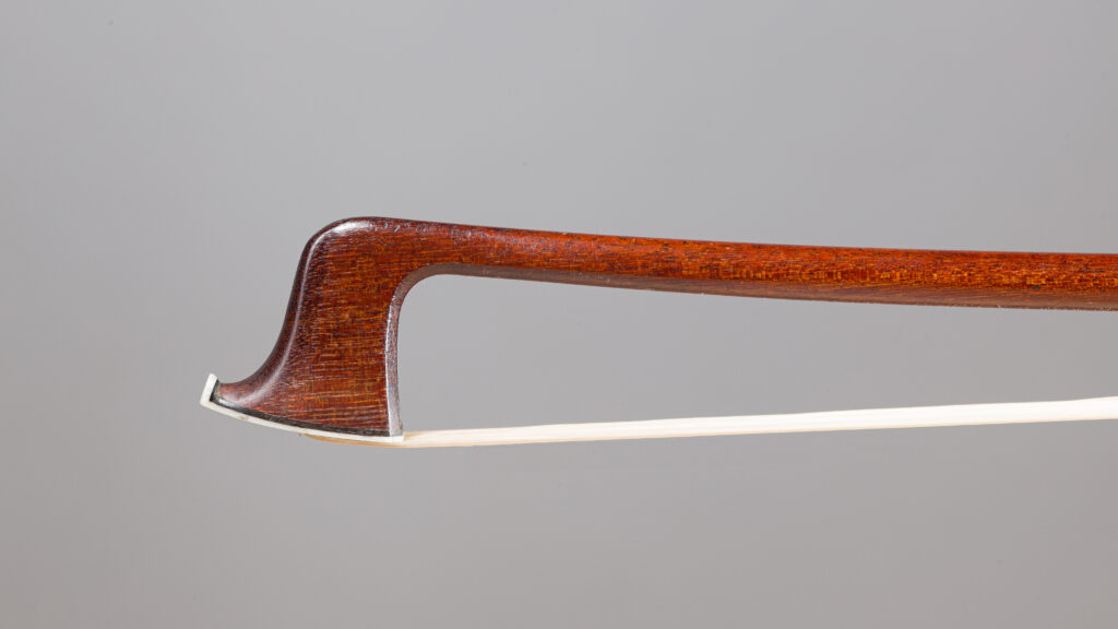 Archet de violon de Prosper COLAS, fait vers 1900. Instrument mis en vente par Vichy Enchères le 4 décembre 2025. © Vichy Enchères/C. Darbelet