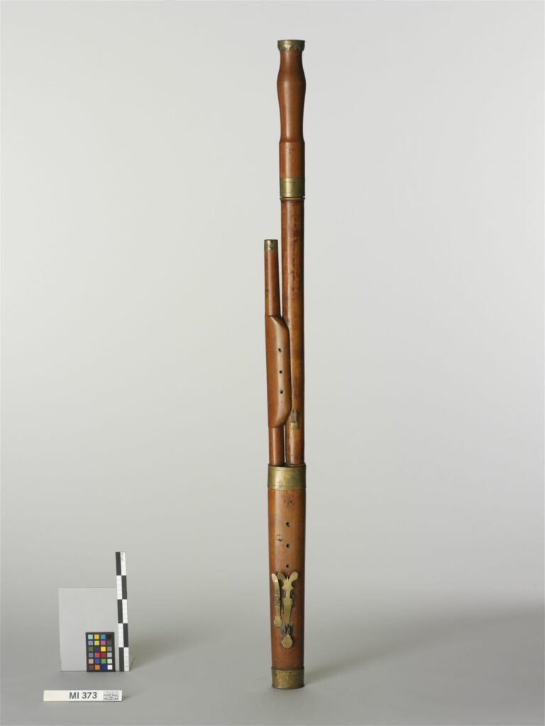 Karus, basson - première moitié du XVIIIe - Germanisches Museum de Nüremberg.