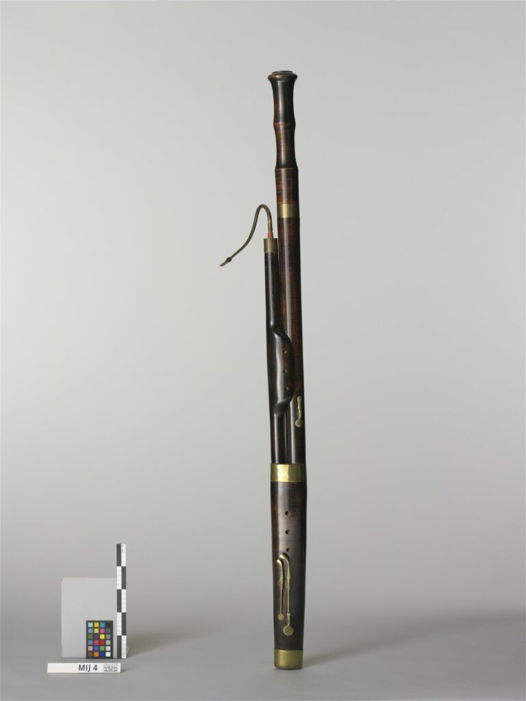 Ignaz Huittl, basson - deuxième moitié du XVIIIe - Germanisches Museum de Nüremberg.