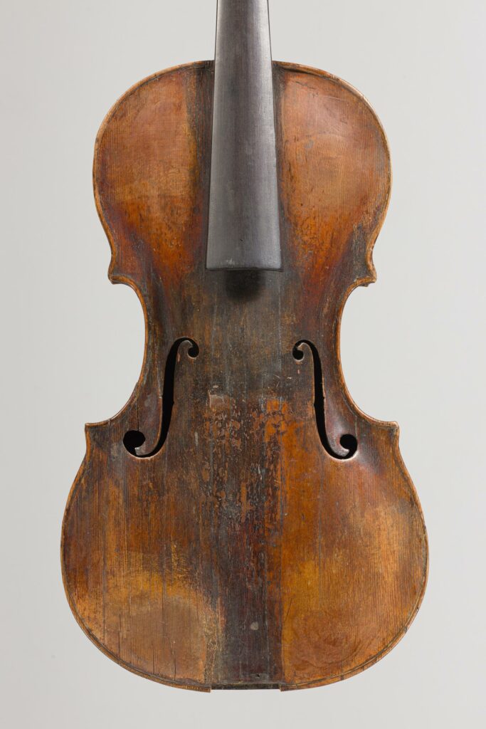 Violon Allemand XVIe, portant étiquette apocryphe Stainer. Fonds d'atelier Gustave VILLAUME. Instrument mis en vente par VIchy Enchères le 3 décembre 2025. © Vichy Enchères/C. Darbelet