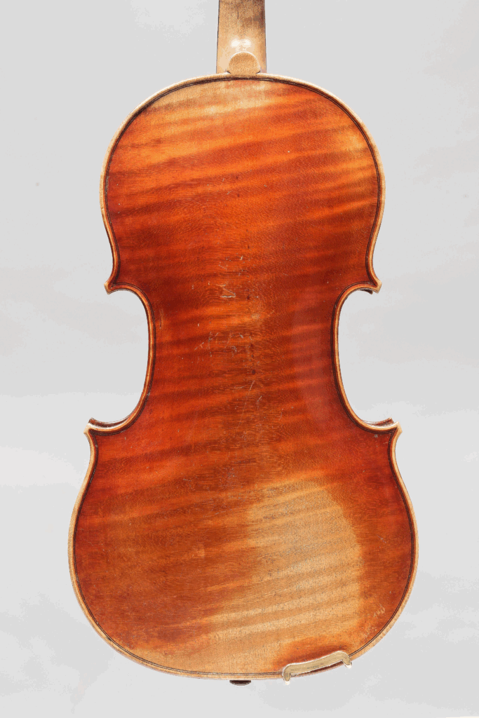 Violon Albert Jacquot fait en 1909 . Instrument mis en vente par Vichy Enchères le 6 juin 2019. © Vichy Enchères/C. Darbelet