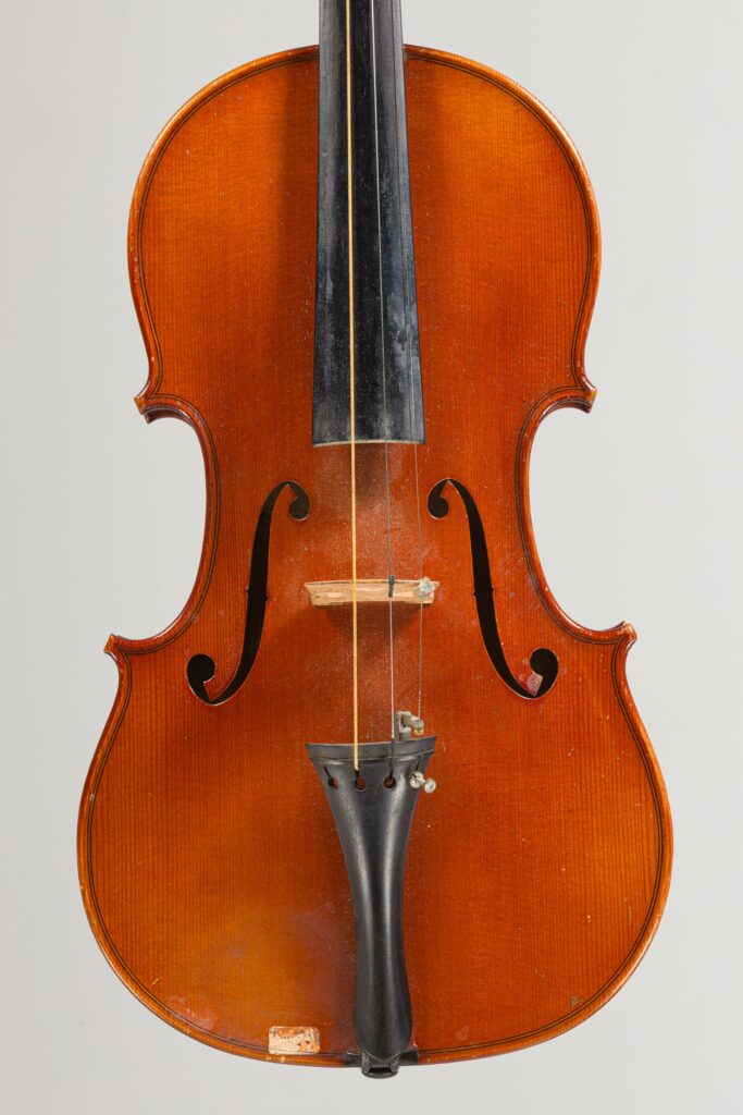 Violon de Gustave VILLAUME, fait en 1926. Fonds d'atelier de Gustave VILLAUME. Instrument mis en vente par Vichy Enchères le 3 décembre 2025. © Vichy Enchères/C. Darbelet