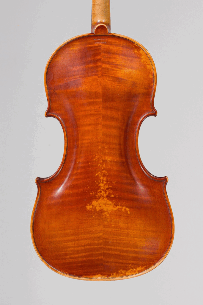 Violon Villaume Frères, fait à Mirecourt en 1929, numéroté 83. Instrument vendu par Vichy Enchères le 4 décembre 2024. © Vichy Enchères/C. Darbelet