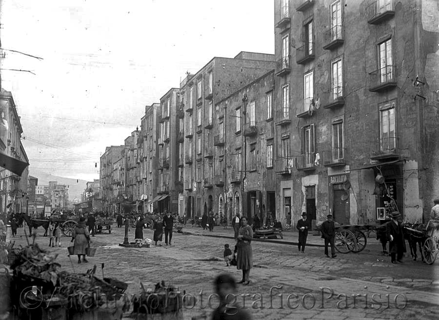 Rue Borgo Loreto, à Naples - 1931. Archivio fotografico Parisio.