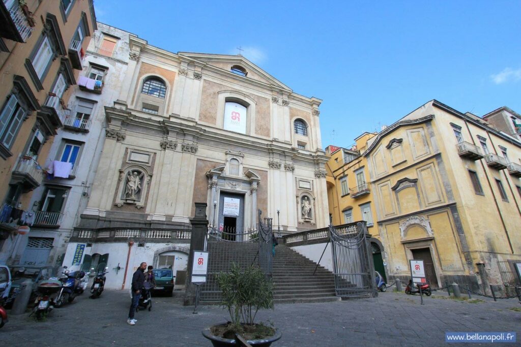 Largo Donnaregina - Chiesa di San Maria Donnaregina Nuova à Naples.