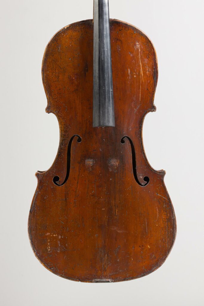 Violoncelle de Lorenzo Ventapane. Instrument mis en vente par Vichy Enchères le 4 décembre 2025. © Vichy Enchères/C. Darbelet