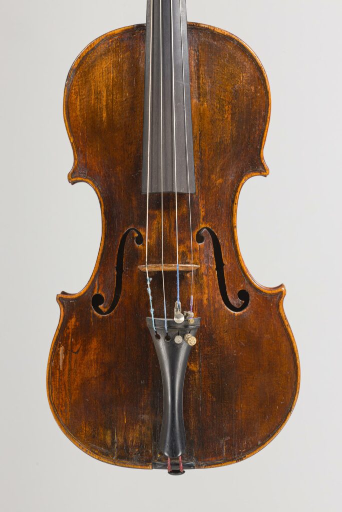 Violon de Nicola MARCHIONI, dit Dom Nicola Amati, fait à Bologne vers 1730/1740. Instrument mis en vente par Vichy Enchères le 4 décembre 2025. © Vichy Enchères/C. Darbelet