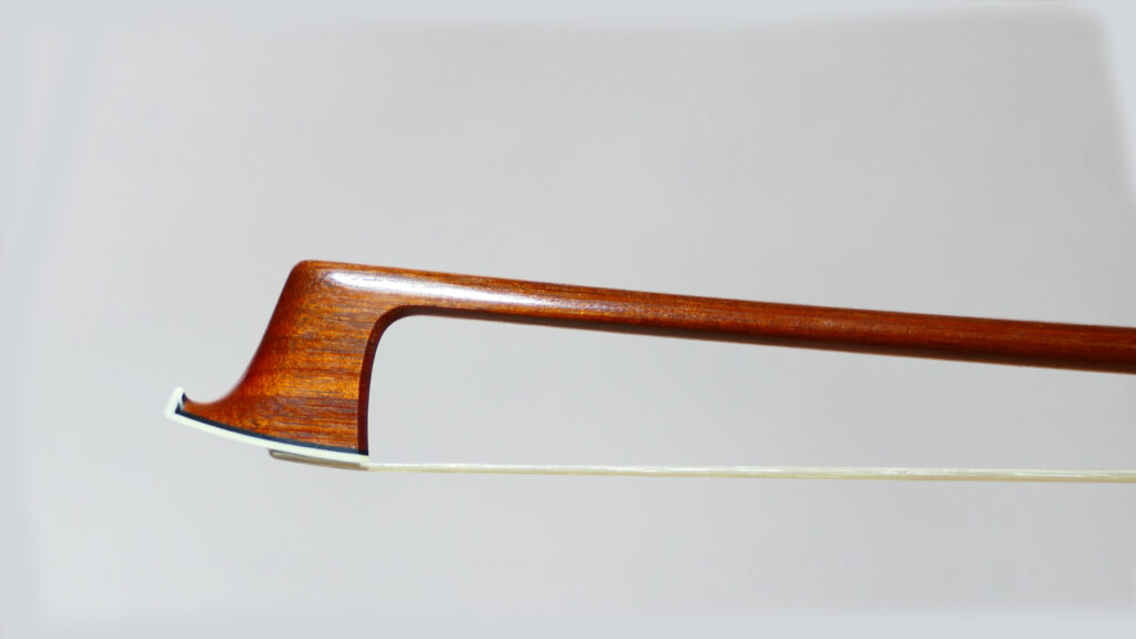 Pascal Camurat - Archet d'après l'archet de François-Xavier Tourte vendu à Vichy Enchères le 30 novembre 2017. © Vichy Enchères/C. Darbelet