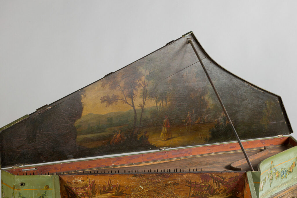 Épinette en aile d’oiseau d'Armand-Joseph LION, 1786 Instrument mis en vente par Vichy Enchères le 2 mai 2026 © Vichy Enchères/ Photo C. Darbelet