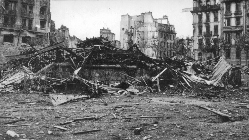 Le kiosque de musique à Brest, vers 1944 (2Fi02331) © Archives de Brest