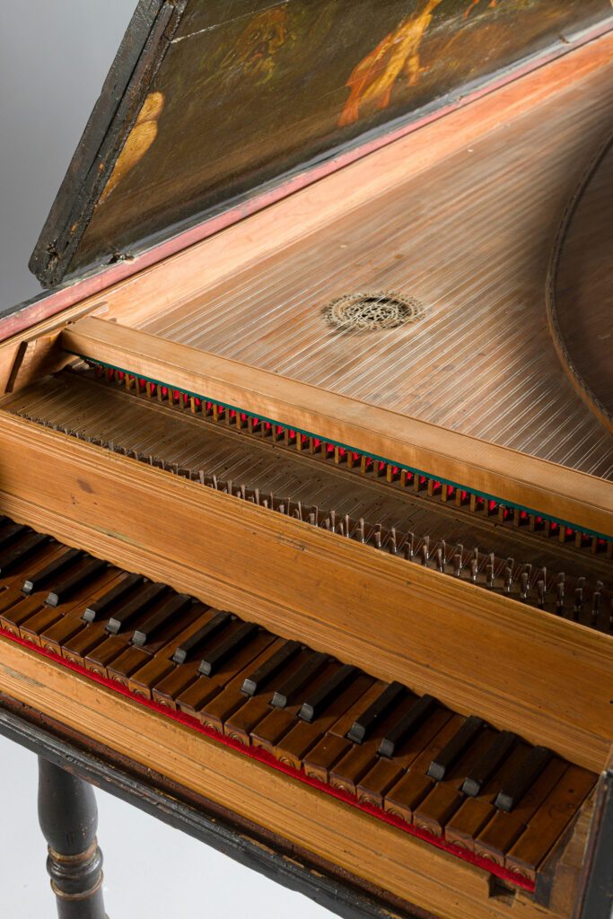 Clavecin italien probablement de Francesco FABBRI, Rome vers 1630 Instrument mis en vente par Vichy Enchères le 2 mai 2026 © Vichy Enchères/ Photo C. Darbelet