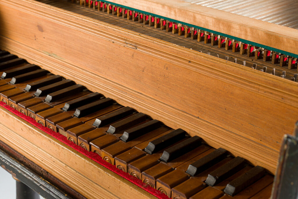 Clavecin italien probablement de Francesco FABBRI, Rome vers 1630 Instrument mis en vente par Vichy Enchères le 2 mai 2026 © Vichy Enchères/ Photo C. Darbelet